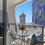 Cozy 2Br Apt Next To Victoria Market With City Views