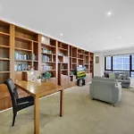 A Spacious & Cozy 3Br Home With Free Parking