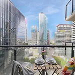 A Spacious & Cozy 2Br Apt Next To Crown With City Views & Free Parking