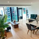 Large 2B2B Near Southern Cross Freeparking Gym Pool