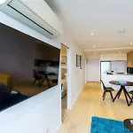 Modern 1 Bed Opposite Racecourse