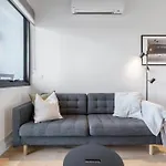 Lovely 2 Bedroom Apt With Views To South Yarra - 03178