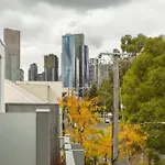 Lovely 2 Bedroom Unit In North Melbourne - 03068
