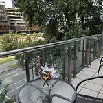 Spacious Apartment In Southbank - Sleeps 6