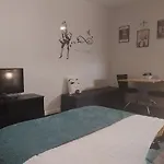 Marilyn Studio Apartment Melbourne Cbd