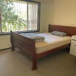 A Villa King Bedroom Adjacent To Parks And Bus Stations