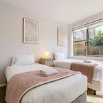 Quaint & Homey Ripponlea Flat