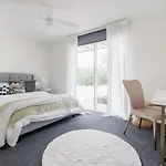 Uncover Mount Eliza\'S Charm From This Local Stay