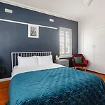 Charnwood Vintage - Effortless Elegance In St Kilda
