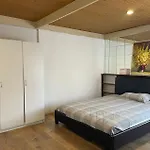 A Villa King Bedroom Adjacent To Parks And Bus Stations