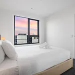 Elegant Stature Building Luxury Apartment