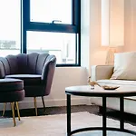 Elegant Stature Building Luxury Apartment