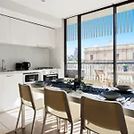 Comfy 2Br Apt Only A-4-Min Walk To Victoria Market