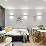 A Chic & Comfy 2Br Apt Near Federation Square