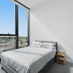 Generous 2-Bed Apartment With Great Amenities