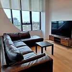 Generous 2-Bed Apartment With Great Amenities