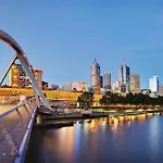 A Cozy & Lovely 2Br Apt Near Melbourne Central