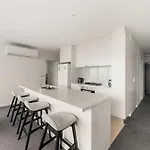A Lux 2Br Apt With Panoramic Views, Free Parking