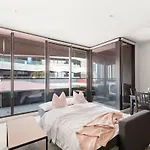 Stylish & Modern 2Br Apt Near Victoria Market