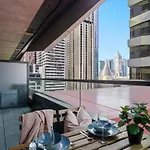 Stylish & Modern 2Br Apt Near Victoria Market
