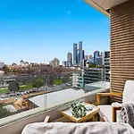 A Lux 2Br Apt Next To Melbourne Uni Free Parking