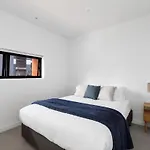 A 3Br Apt Next To Melbourne Zoo Free Parking