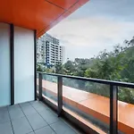A 3Br Apt Next To Melbourne Zoo Free Parking