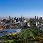 A Stylish 2Br Apt Next To Vic Market Free Parking