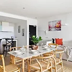 A Lux 2Br Apt Next To Melbourne Uni Free Parking