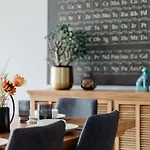 A 3Br Apt Next To Southern Cross Free Parking