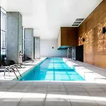 Stylish Studio Next To Southern Cross City Views