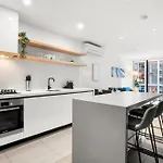 Blue Haven At Marvel Stadium - Rooftop Pool & Free Parking