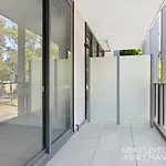 Modern Apartment On Courtney-02594