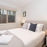 Harp Haven - Contemporary In Suburban Tree Lined Kew