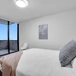 Breathtaking Docklands Water View Apt W Parking