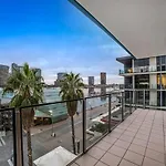 Breathtaking Docklands Water View Apt W Parking