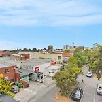 Luxurious Elsternwick Apt Living With Parking