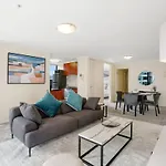 Spacious&Cozy 2 Bedroom City Point Melbourne Apt