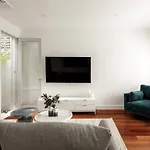 Brilliant Port Melbourne Central Townhouse