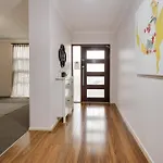 Stayau 5Br Contemporary Getaway Point Cook