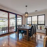 Stayau 5Br Contemporary Getaway Point Cook