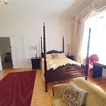 Outstanding Property Close To Melb Airport
