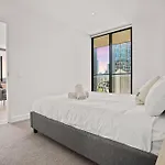 Absolute Bay View Waterfront Getaway Apt 2B2B1C