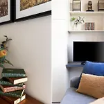 1-Bedroom Unit In Classic Melbourne Cbd Building!