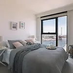 Premier Harbour View & Parking Near Marvel Stadium