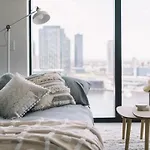 Premier Harbour View & Parking Near Marvel Stadium