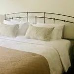 Camberwell\'S Lyrical Vintage Abode