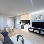 Sky View 1B1B Apt In The Cbd