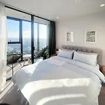 Sky View 1B1B Apt In The Cbd