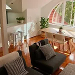 St Kilda - Have It All! Lake, Bay, City, Stadiums,Museums,Music,Culture!